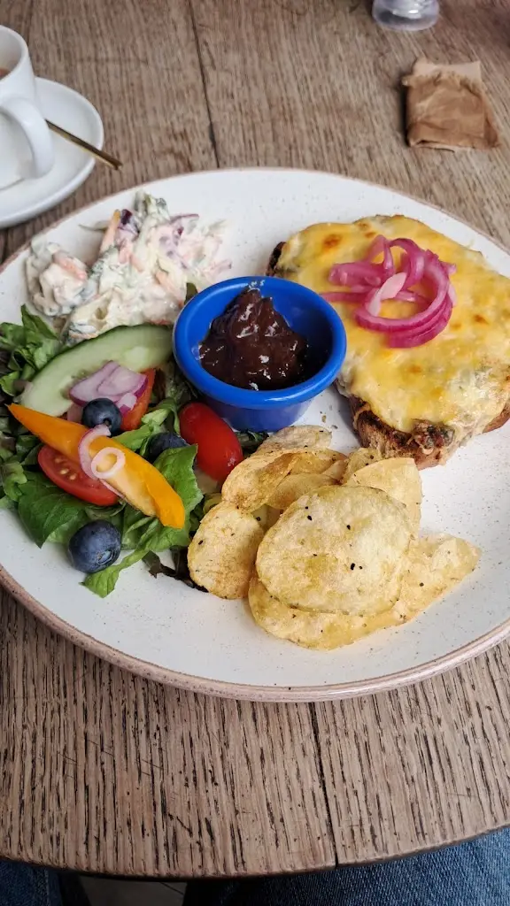 jonathon poole_The Bell - Y Gloch_Cemaes Bay_review