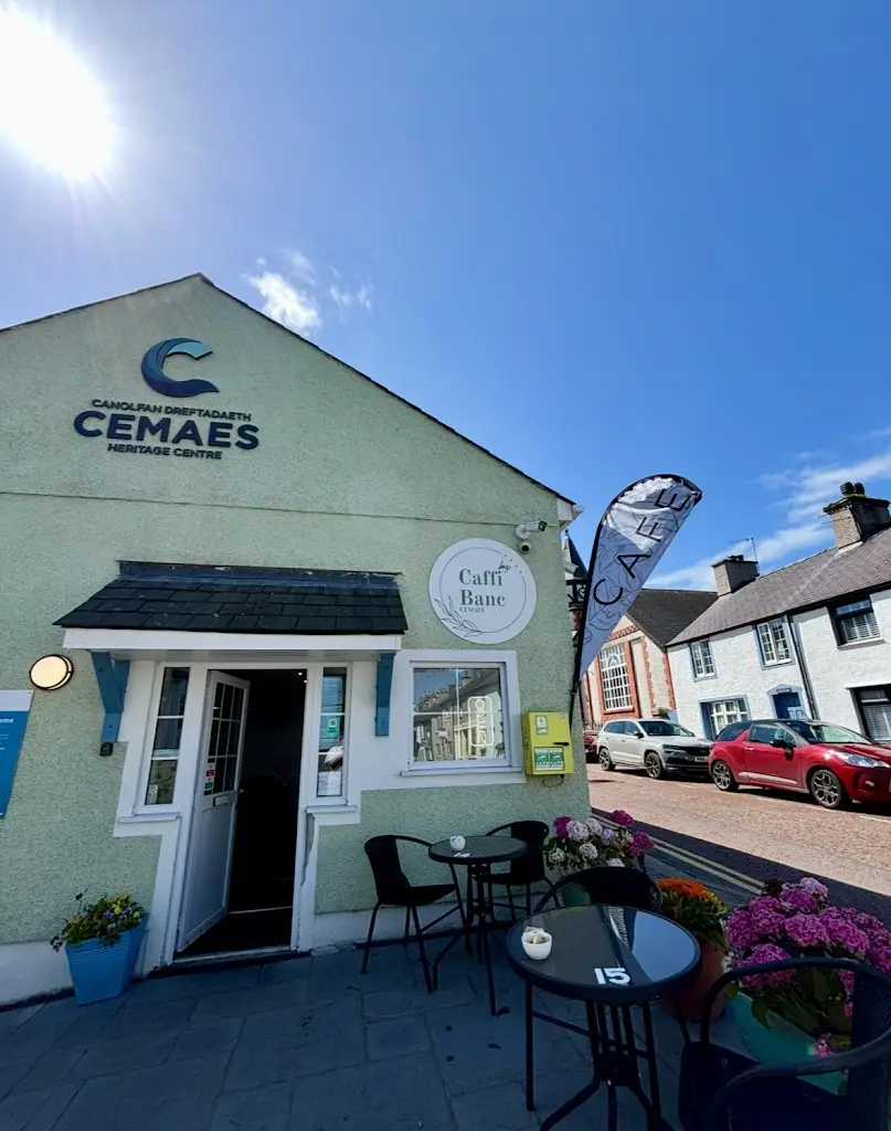Caffi Banc Cemaes restaurant in Cemaes Bay