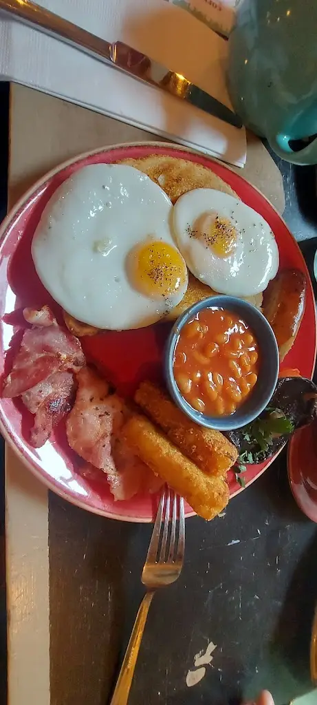 Alexandru Marian Florea_Cofio Lounge_Carmarthen_review