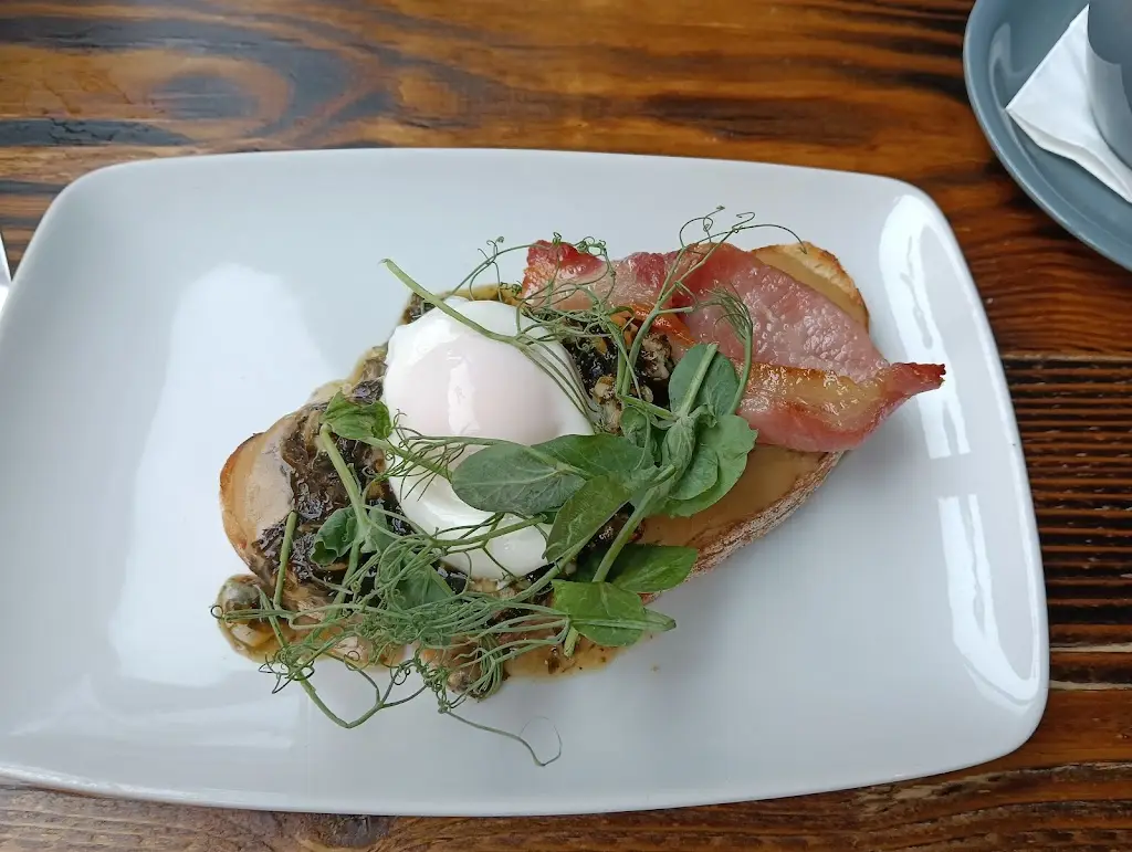 Jeanette Hopkins_The Welsh House Carmarthen by Wynne_Carmarthen_review