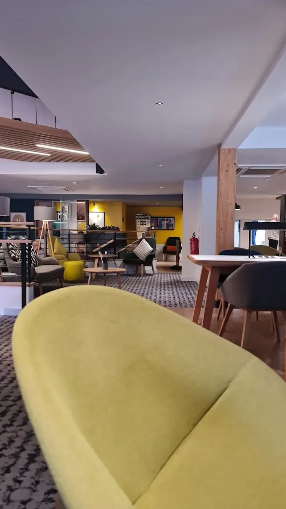 Lizzie D_Holiday Inn Newport by IHG_Caerwent_review