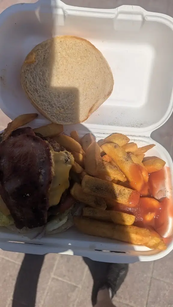 Avery “AveryCloseCall” Alix_Aroma Cafe & Restaurant_Caerwent_review