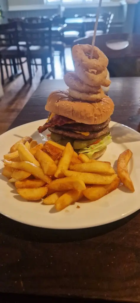 Under the Light_The Measure Inn_Caerwent_reseña