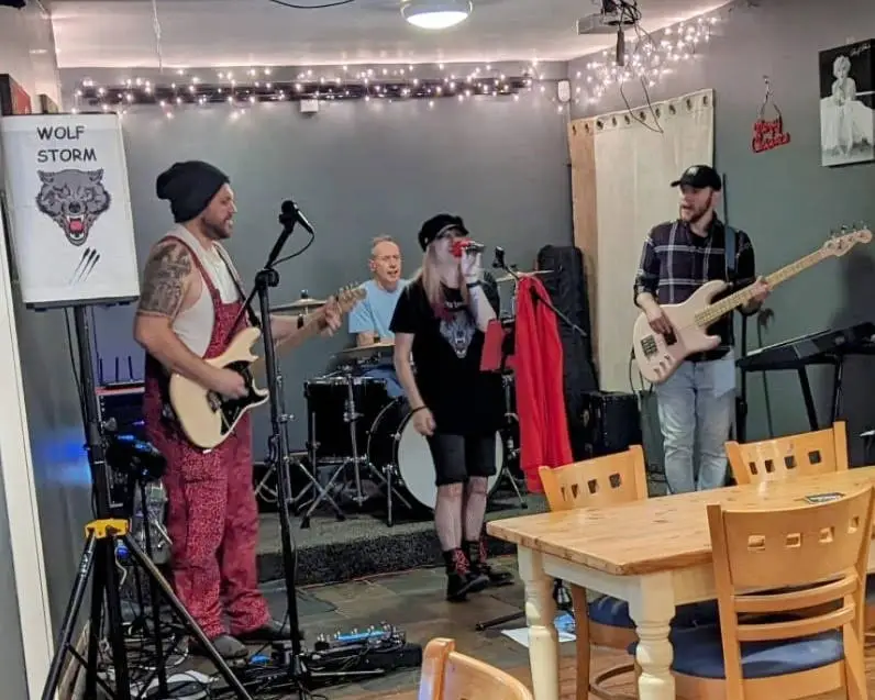 S N Manning_The Measure Inn_Caerwent_reseña