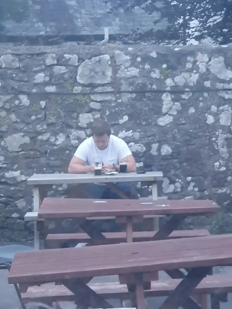 James Tredray_Six Bells_Coity_review