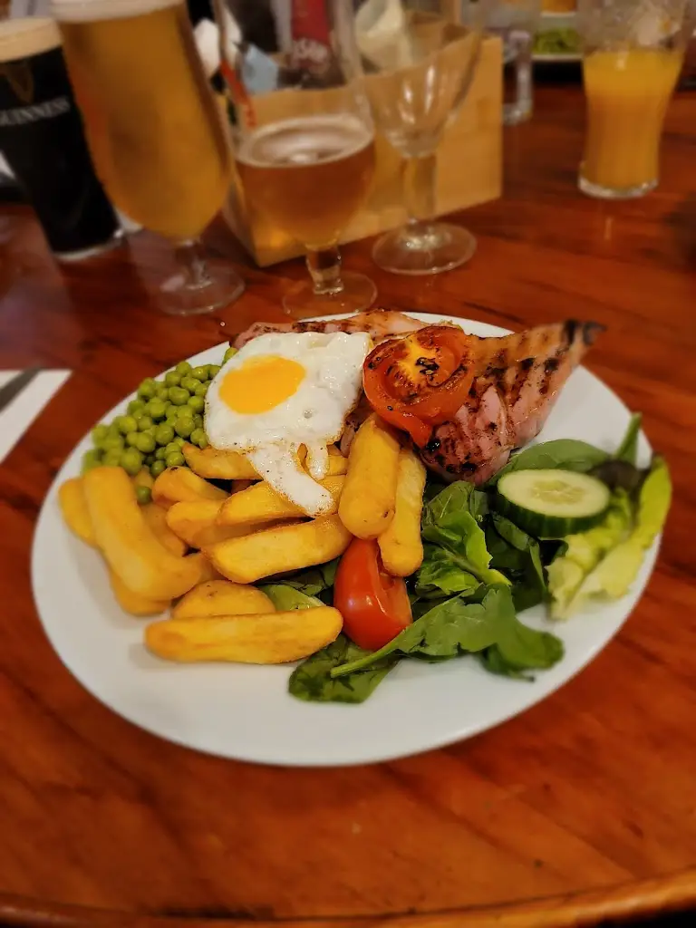 Matthew Price_The Golden Lion_Caldicot_review