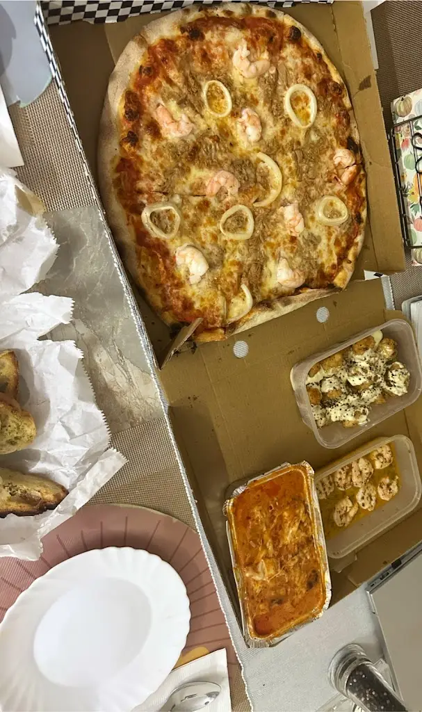 Inez Todoran-Kovács_Papi's Pizzeria & Tapas_Caldicot_review