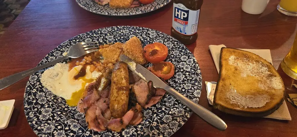 The Sir Henry Newbolt - JD Wetherspoon_Bilston_slider_image_2