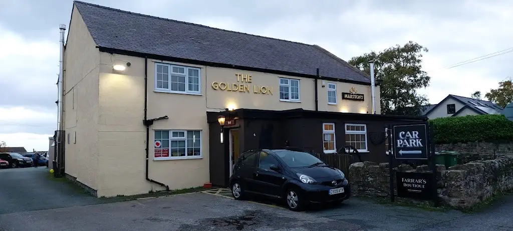 Duncan Stewart_Golden Lion_Coedpoeth_review