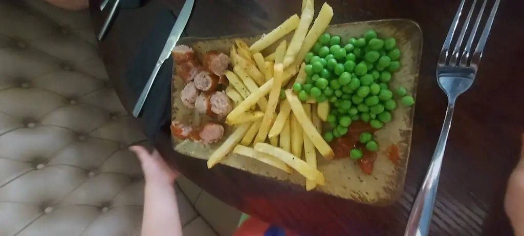 Alexandru Marian Florea_The White Horse_Builth Wells_review