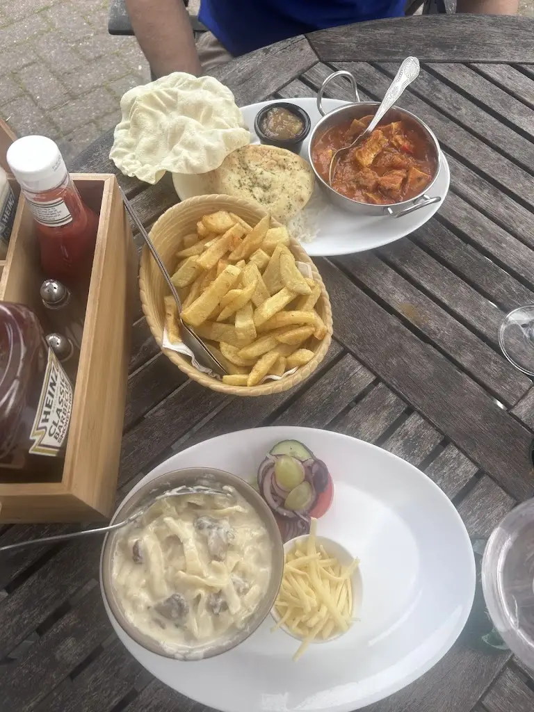 Louise james_Wheelwright Arms_Builth Wells_review