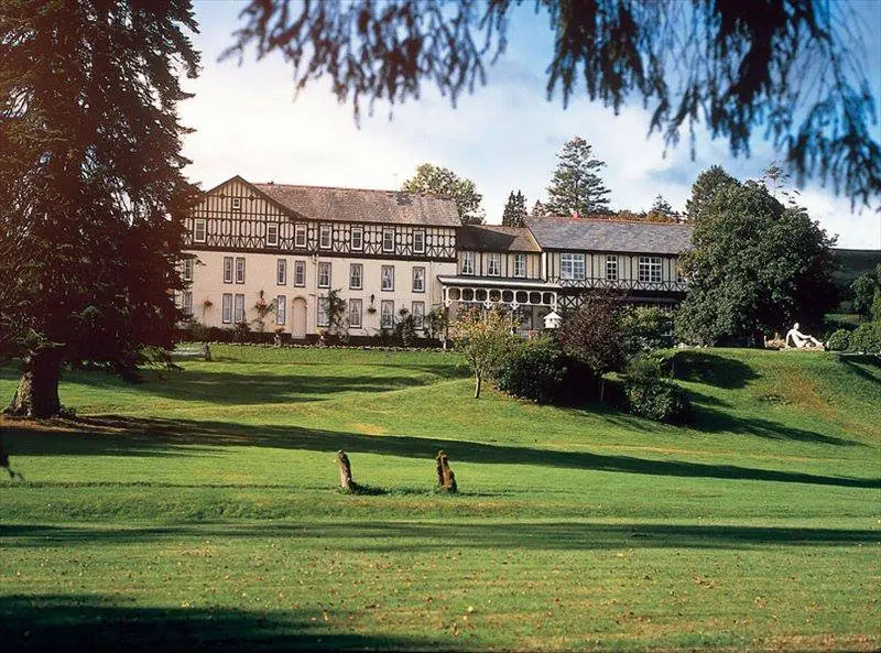 Lake Country House Hotel & Spa restaurant in Builth Wells
