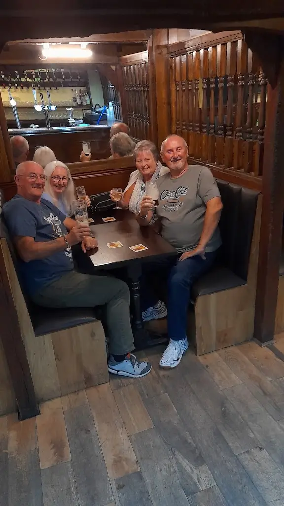 Dennis Brennan_White Hart Inn_Builth Wells_review