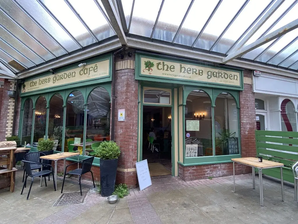 Caro Ormo_Herb Garden Café_Builth Wells_review