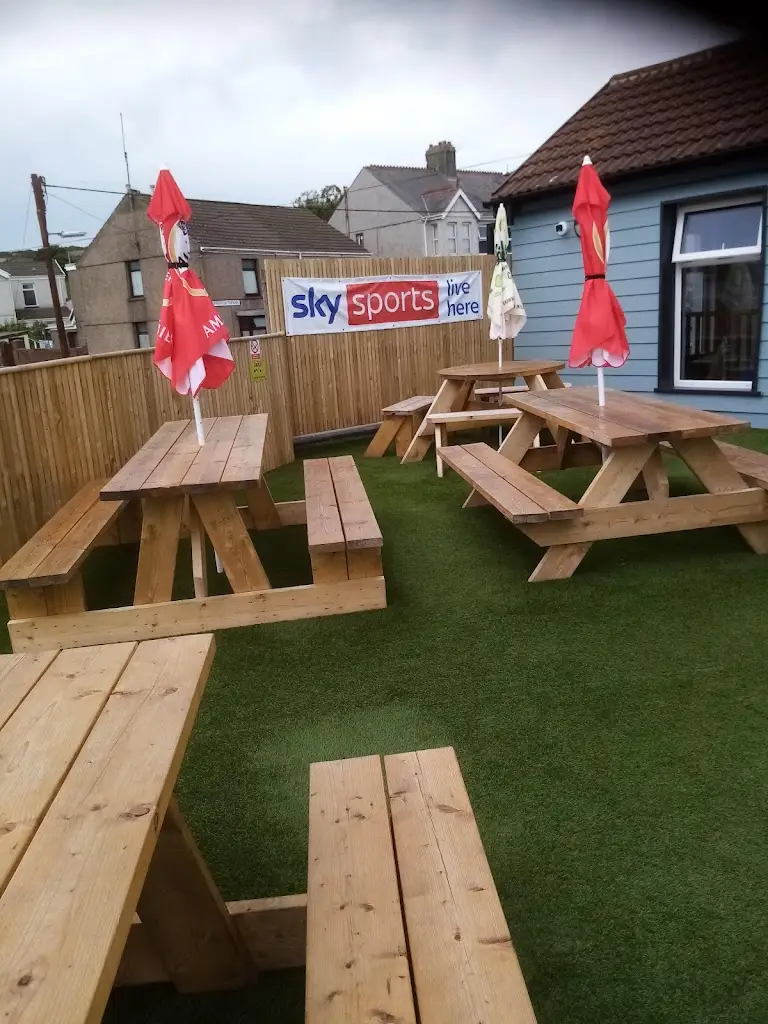 Kevin Morgan_Sandhills Bar_Burry Port_review