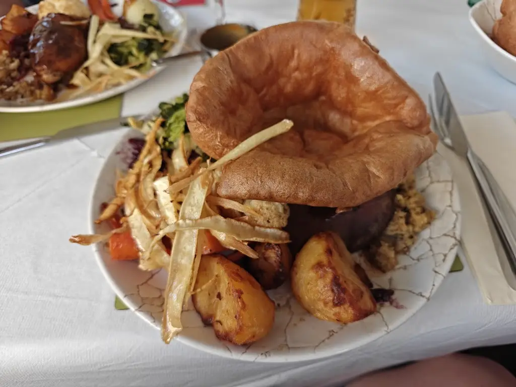 Clive Etheridge_The Coasting Pilot Hotel_Burry Port_recensione