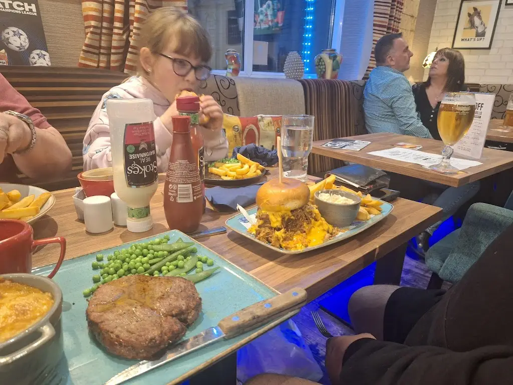 Kate Perrett_Half Moon_Burry Port_review