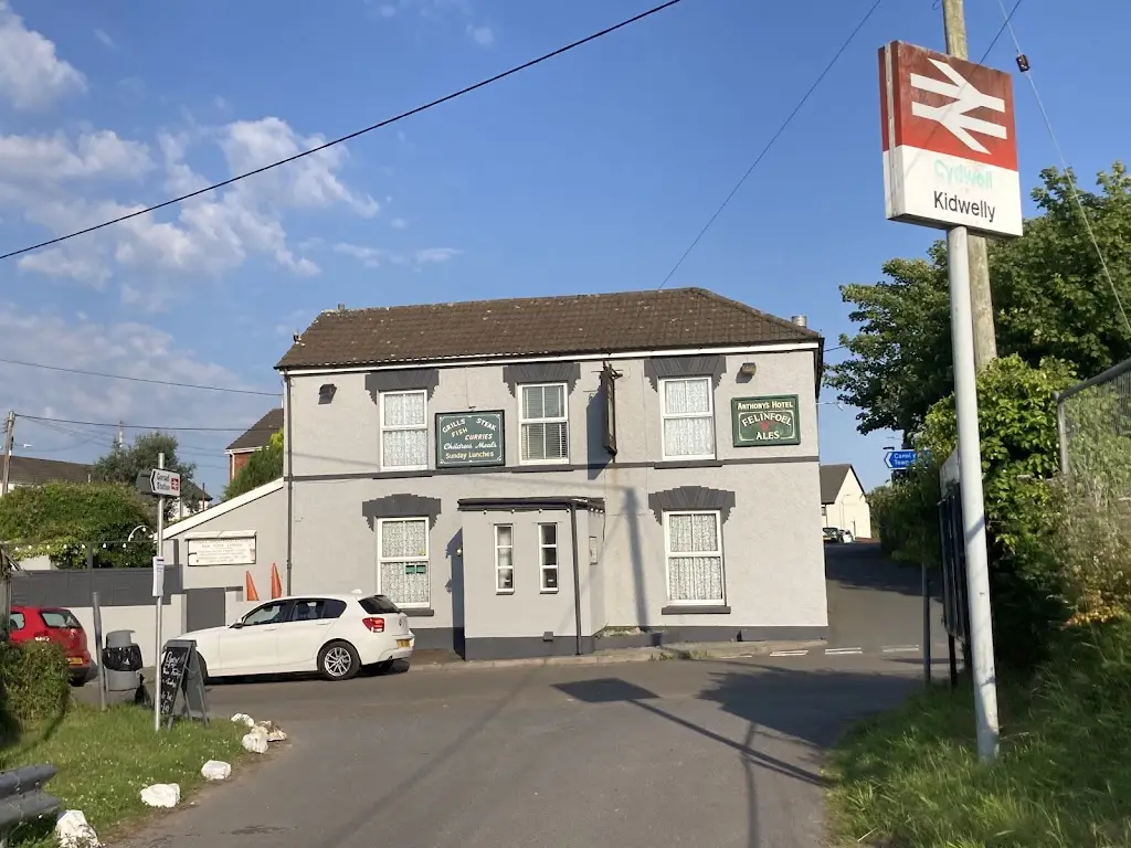 Paul Scoplin_Anthony's Hotel_Burry Port_review