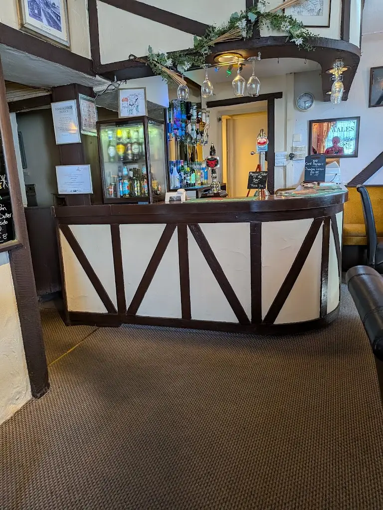 PAMELA MOLDEN_Anthony's Hotel_Burry Port_review