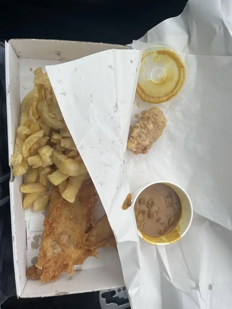 Lianne Babés_Bowen‘s Chippy_Burry Port_review