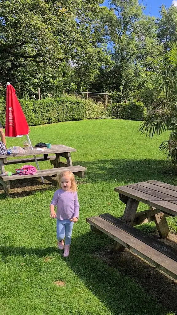 Jasmine Farrow_The Gradon_Crynant_review