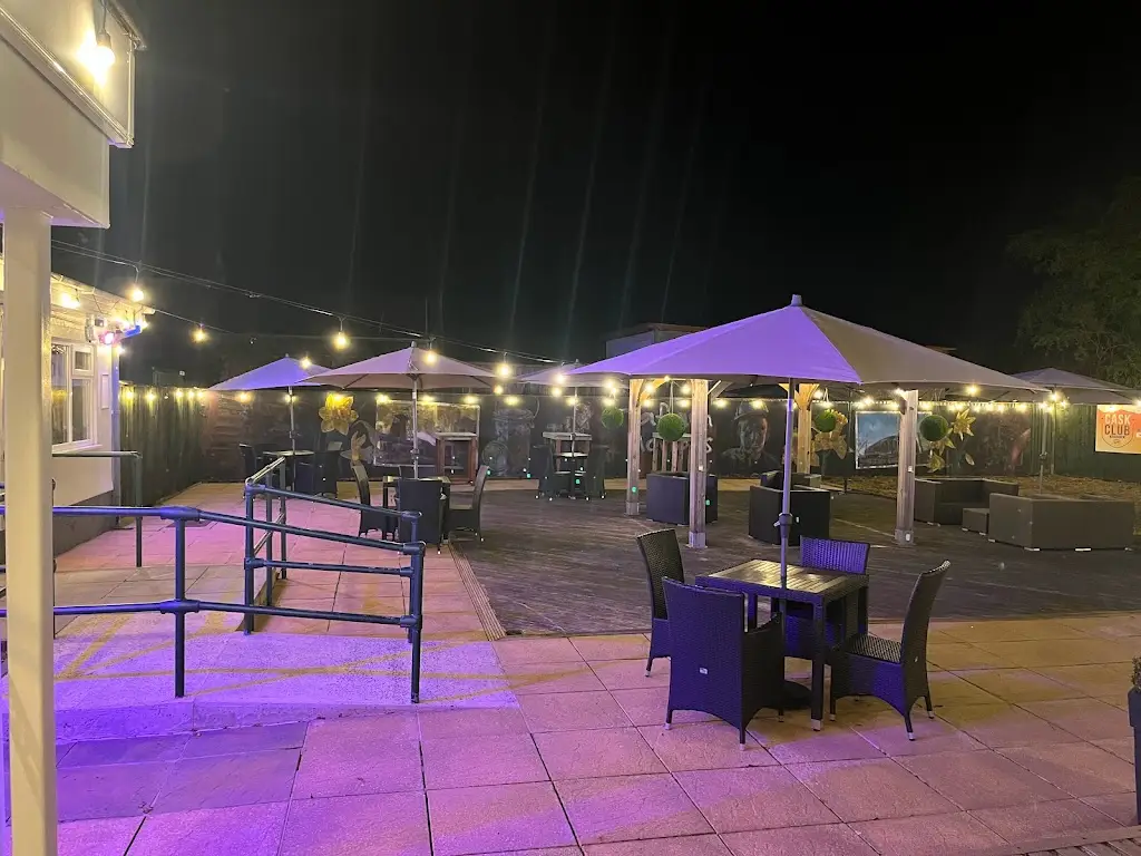 Tafarn Morlais_Cross Hands_slider_image_1