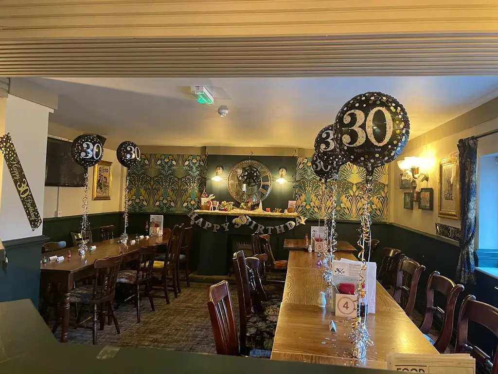 Tafarn-Y-Phoenix_Cross Hands_slider_image_1