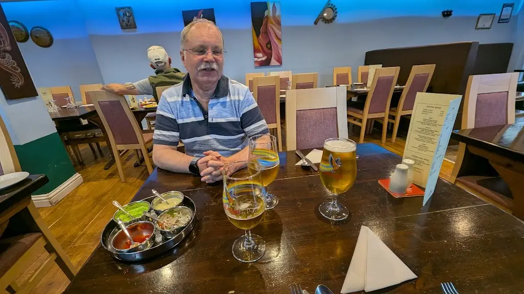 Stephen Wade_Dwbis_Cross Hands_review