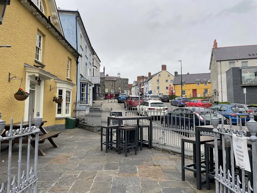 The Grosvenor_Cardigan_slider_image_1