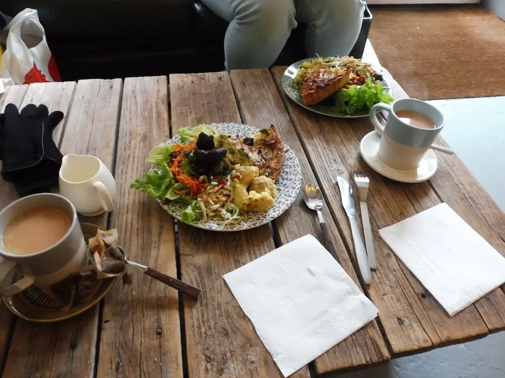 Menu_Crowes_Cardigan_image_3