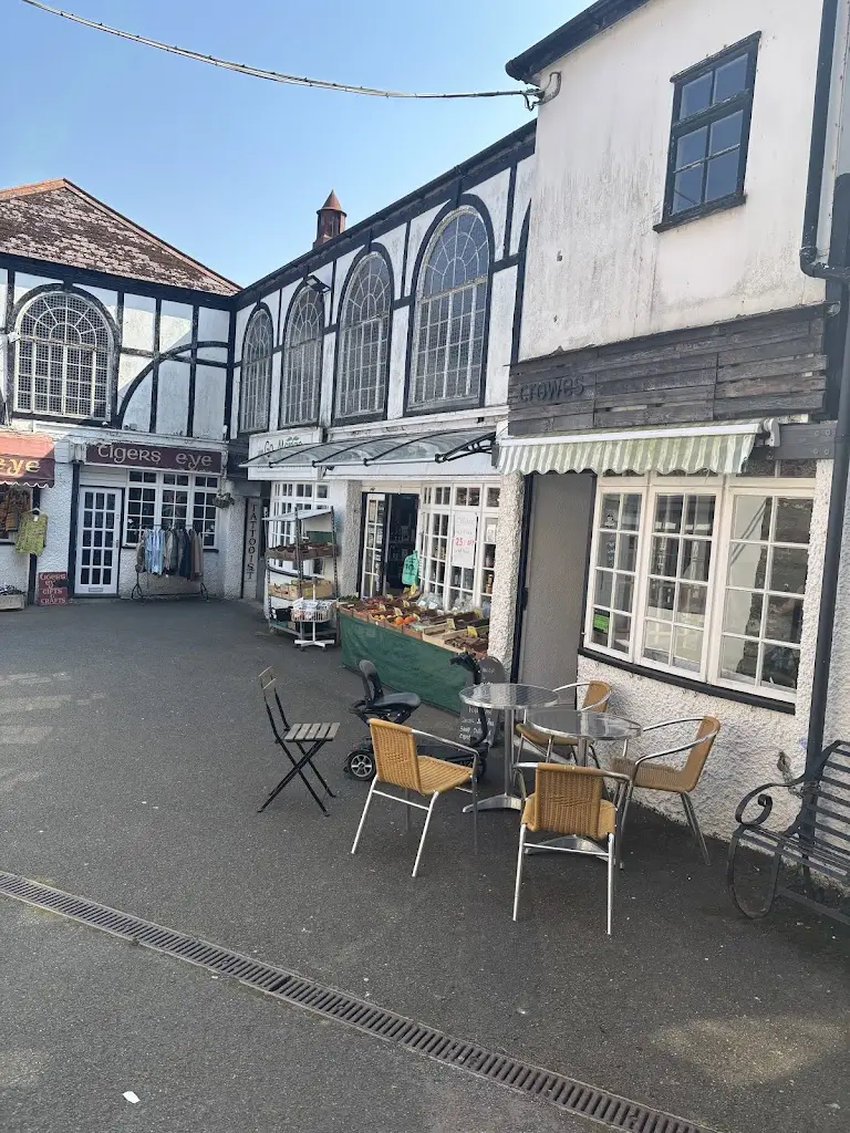 Crowes_Cardigan_slider_image_3