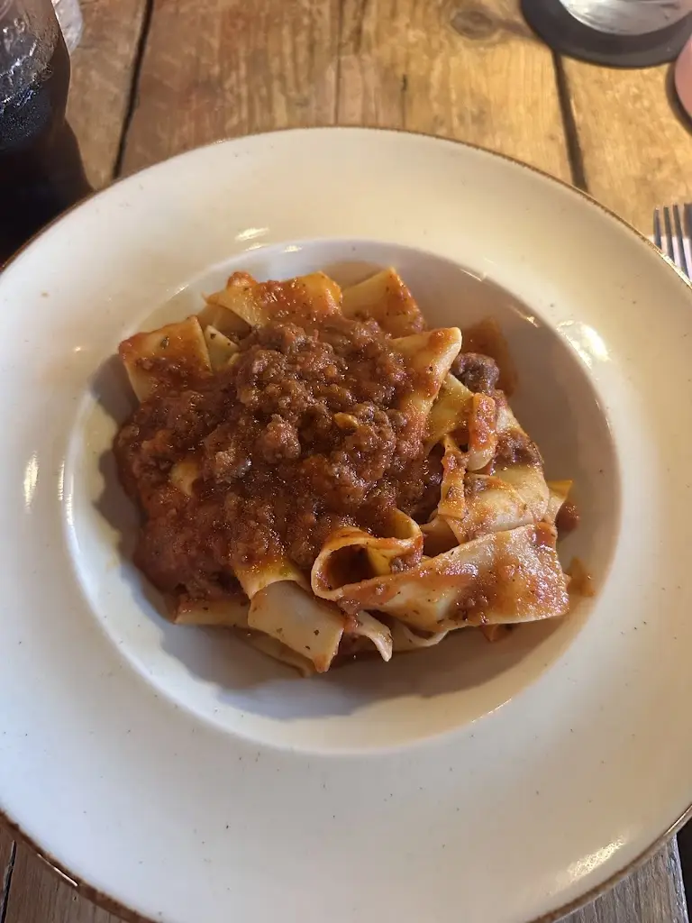 Chiara Valori_Mannucci’s Italian Restaurant_Cardigan_review