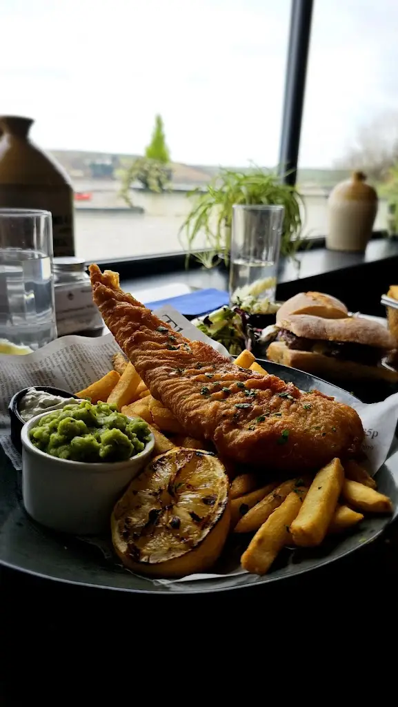 Marius B_Awl Mor Restaurant_Cardigan_review