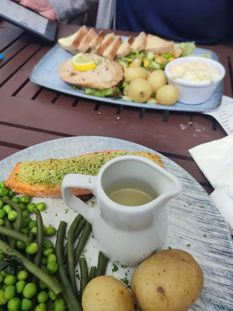 Richard Hudson_Flat Rock Bar & Restaurant_Cardigan_review