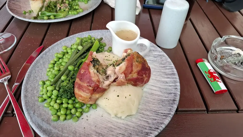 Margaret Banks Viroga_Flat Rock Bar & Restaurant_Cardigan_review