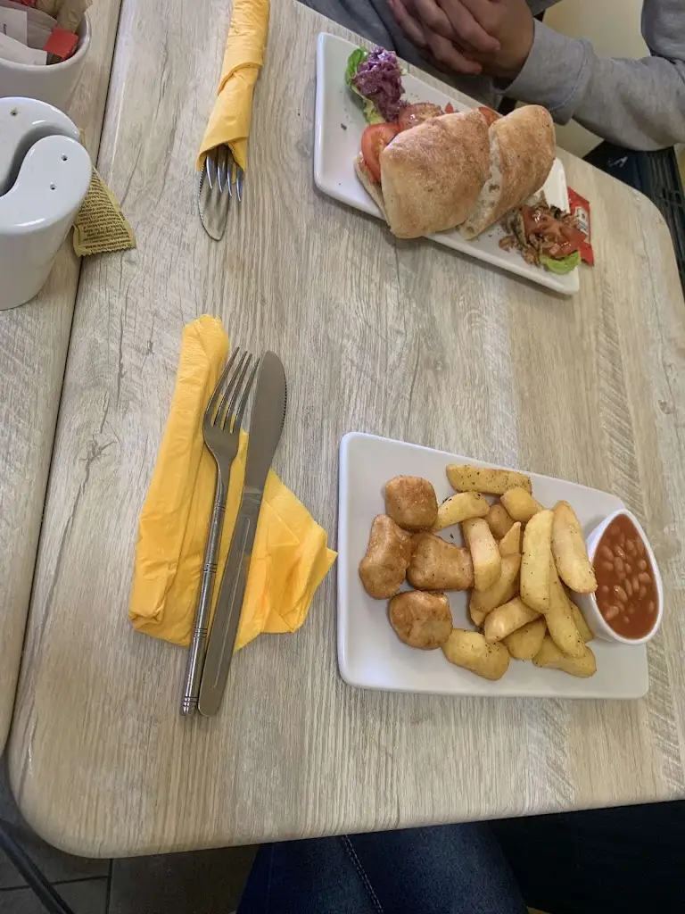 Callum Davies_Finch Station Shop & Cafe_Cardigan_review