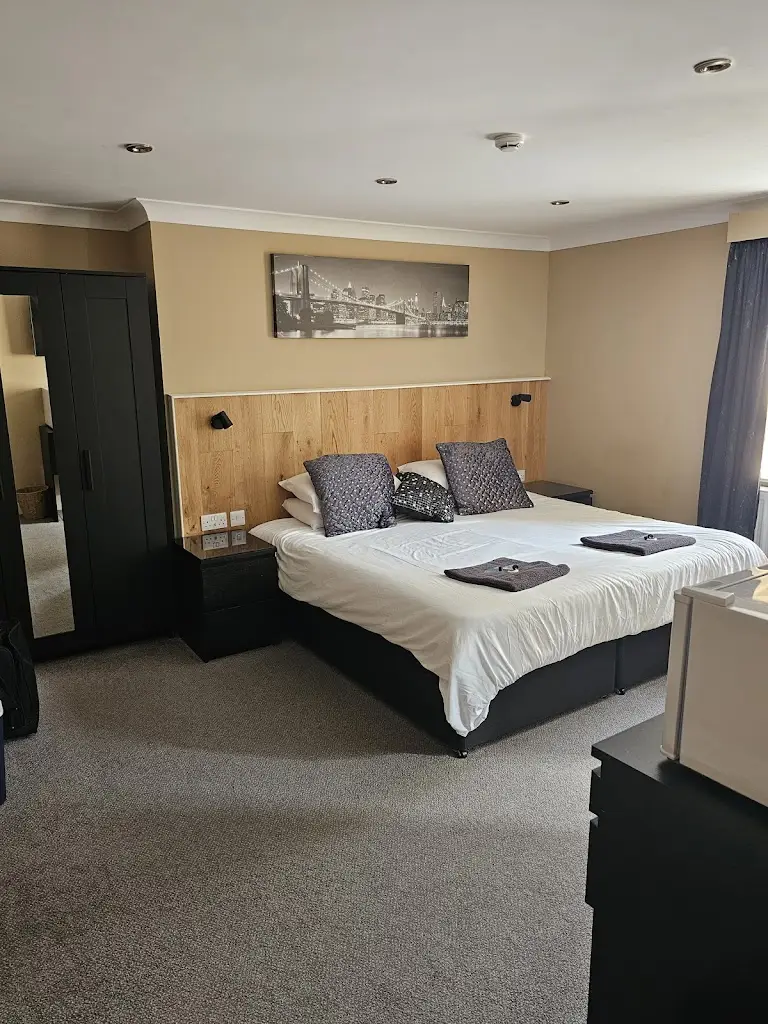 Red Lion Inn_Cardigan_slider_image_2