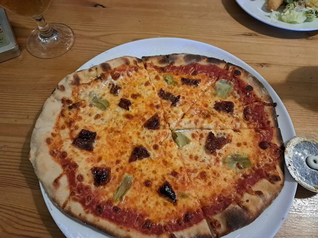 Sarah Jones_Gallt Y Glyn Hostel - Pizza a Peint_Deiniolen_review