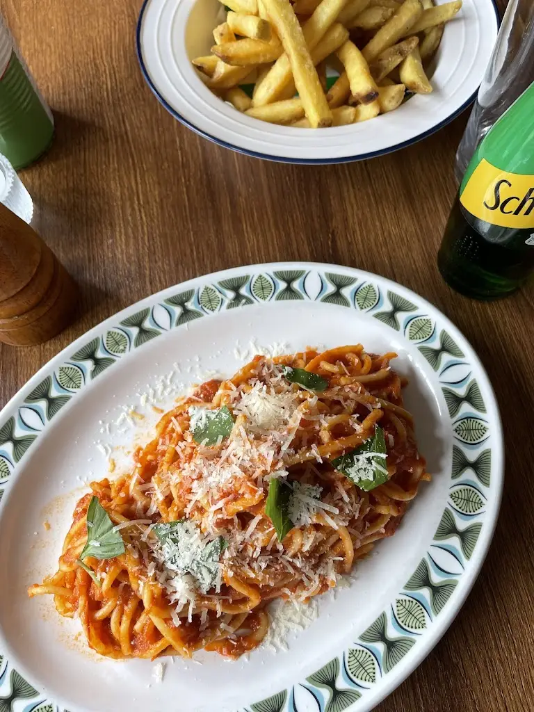 Nicola Rowlands_Vale street kitchen_Denbigh_review