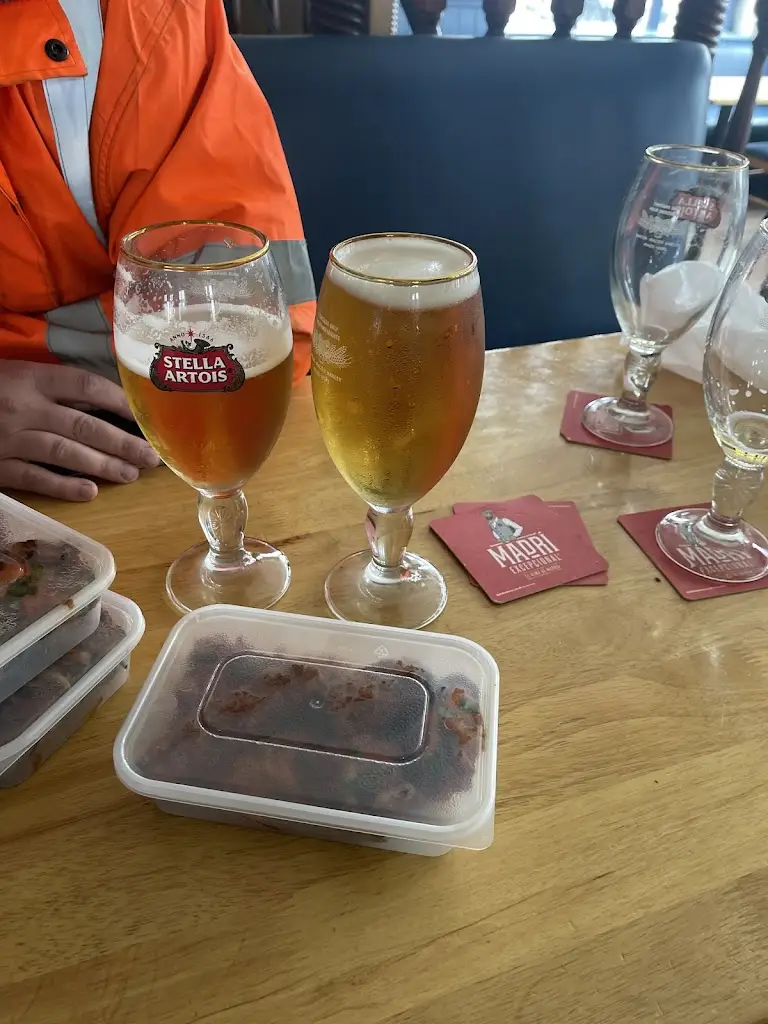 Sebastian Serban_The Old Bush Bar & Grill_Bilston_review