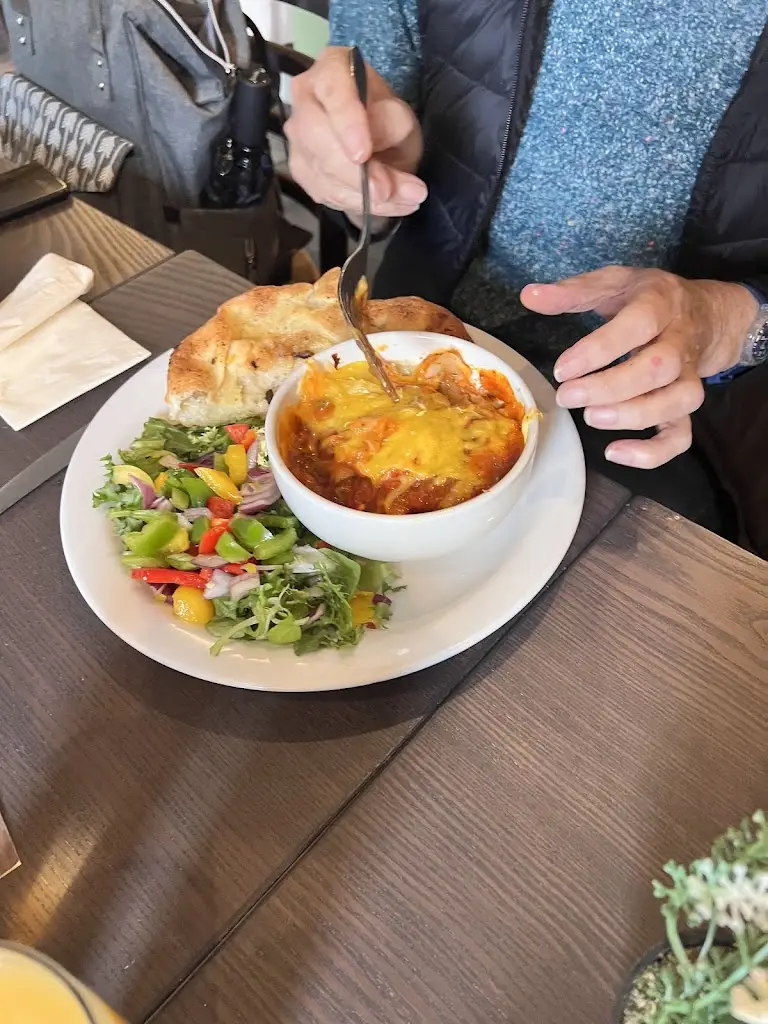 Mel White_The Queen Inn_Cwmbran_review