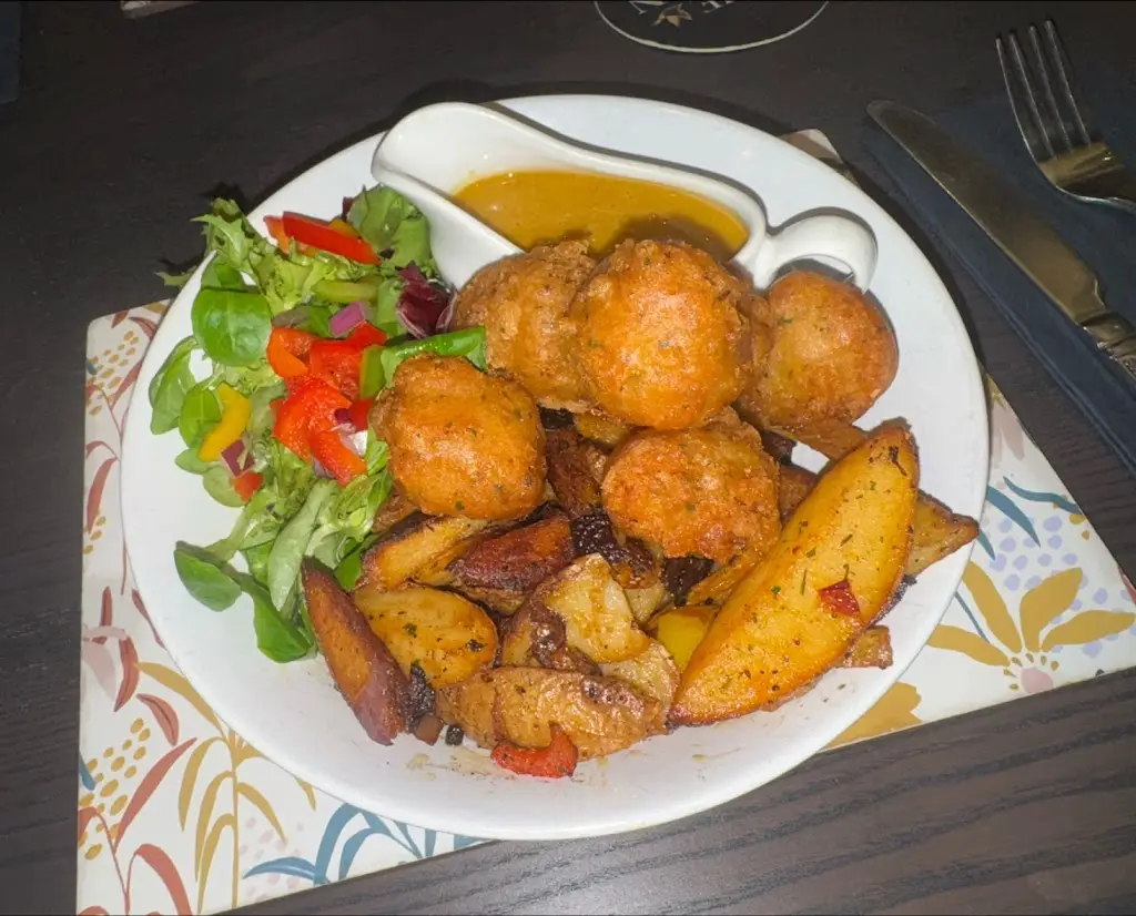 Lorna Saffer_The Queen Inn_Cwmbran_review