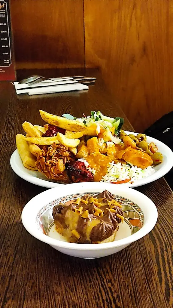 Артём Мельниченко_Tiffins_Cwmbran_recensione