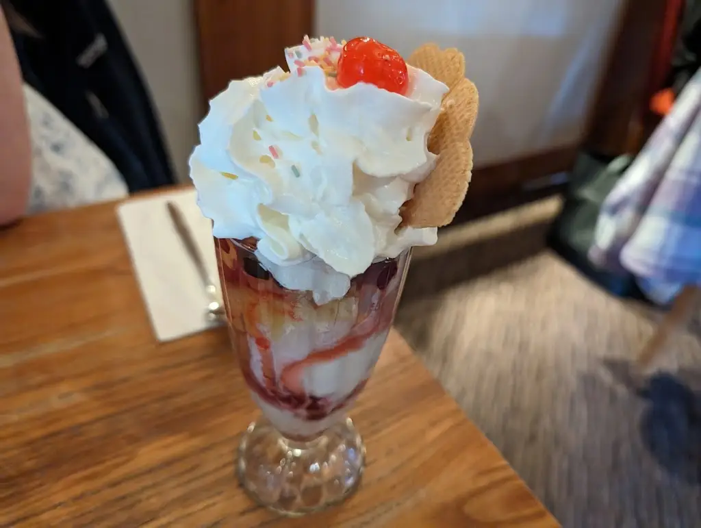 Cameron Carnegie_Ashbridge Inn Table Table_Cwmbran_review