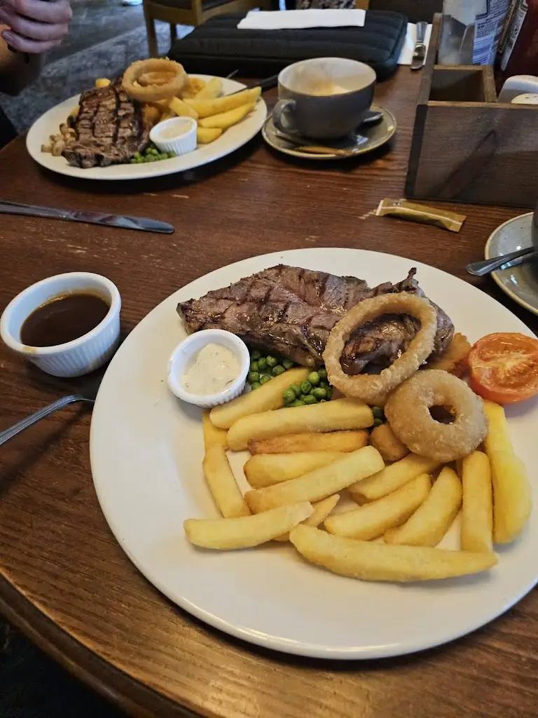 Gareth Griffiths_Greenhouse_Cwmbran_review