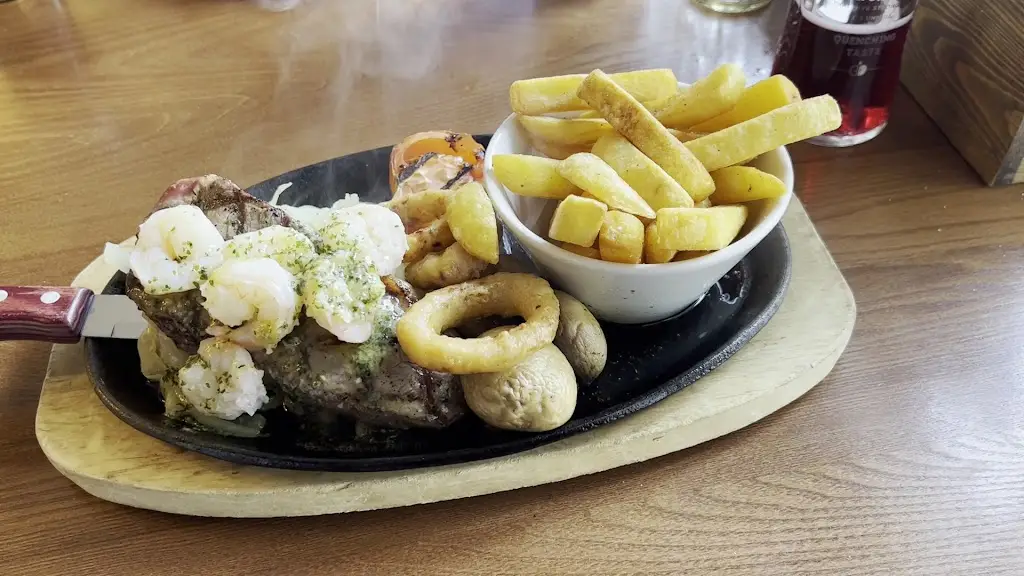 Three Blackbirds Inn_Cwmbran_slider_image_2