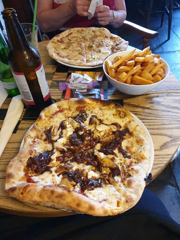 Charlotte Chittleburgh_The Bush Inn_Cwmbran_review