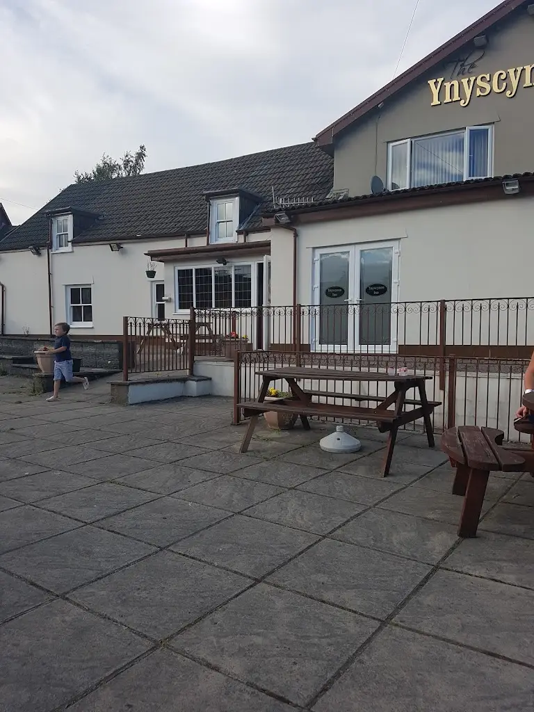 The Ynyscynon Inn_Cwmbach_slider_image_3