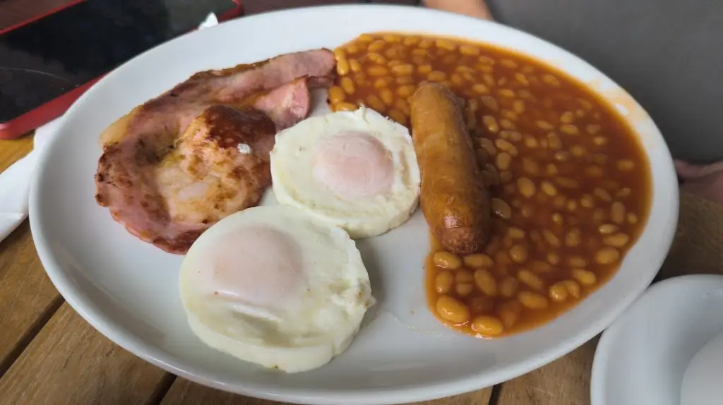 Johnny Clingham_Pop in cafe_Cwmbach_review