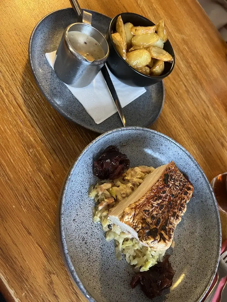 Amy Jones_Red Cow_Cwmbach_review